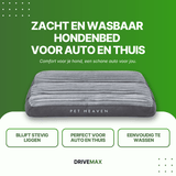 Grijze rechthoekige hondenmand met geribbeld kussen op groene promotieachtergrond met tekst over zacht hondenbed.