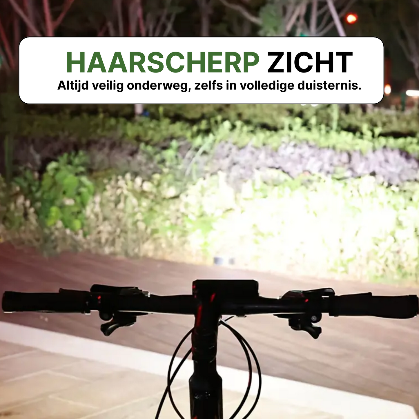 Fiets met ingeschakelde Voltura LED lamp verlicht helder een pad in het donker voor maximale zichtbaarheid.